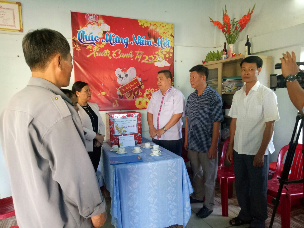 Phó Chủ tịch UBND tỉnh Kon Tum Trần Thị Nga cùng lãnh đạo Văn phòng UBND tỉnh đến thăm và chúc tết công ty.